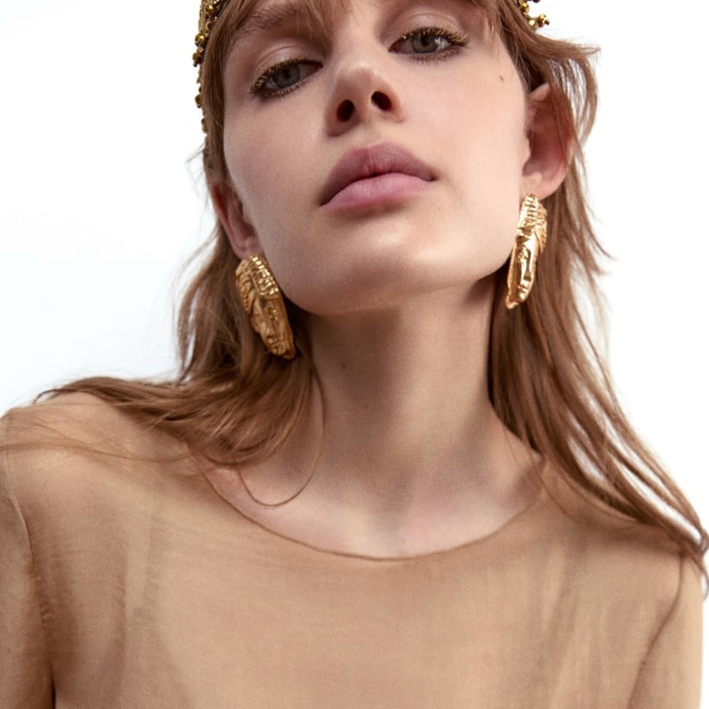 Zara limited edition face hoop earrings in gold - Picture 3 of 7